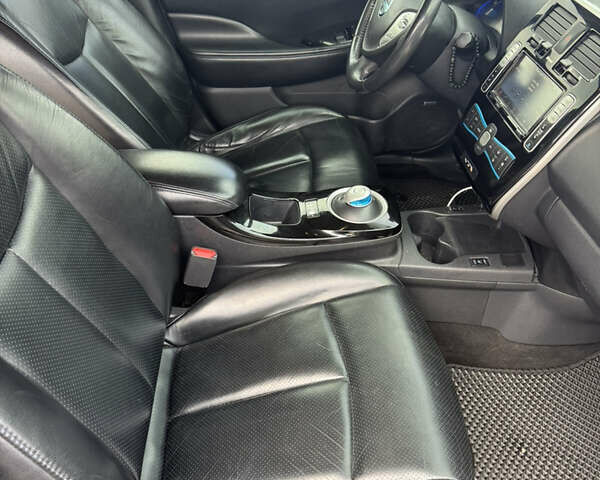 Бежевий Ленд Ровер Рендж Ровер, об'ємом двигуна 2.99 л та пробігом 127 тис. км за 43000 $, фото 41 на Automoto.ua