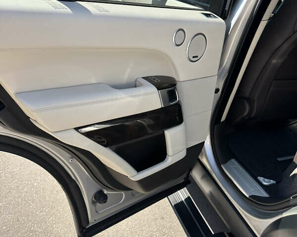 Бежевый Ленд Ровер Рендж Ровер, объемом двигателя 2.99 л и пробегом 124 тыс. км за 41500 $, фото 32 на Automoto.ua