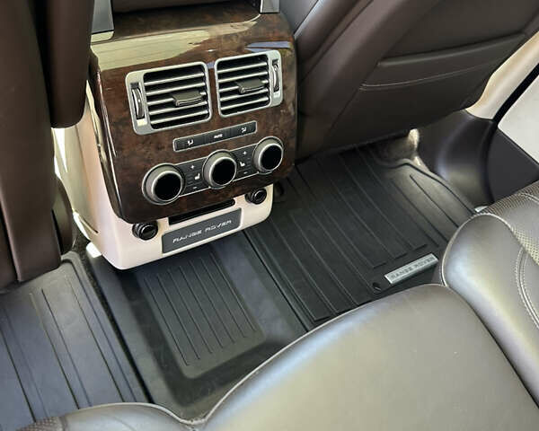 Бежевый Ленд Ровер Рендж Ровер, объемом двигателя 2.99 л и пробегом 124 тыс. км за 41500 $, фото 34 на Automoto.ua