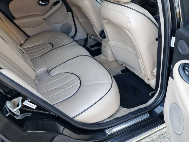 Чорний Ленд Ровер Рендж Ровер, об'ємом двигуна 2 л та пробігом 111 тис. км за 3500 $, фото 6 на Automoto.ua