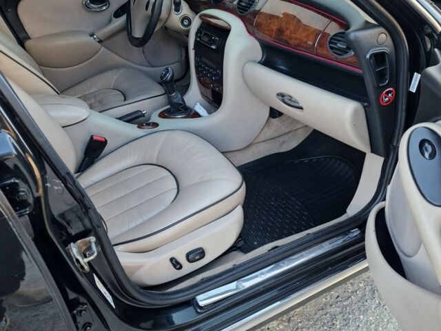 Чорний Ленд Ровер Рендж Ровер, об'ємом двигуна 2 л та пробігом 111 тис. км за 3500 $, фото 5 на Automoto.ua