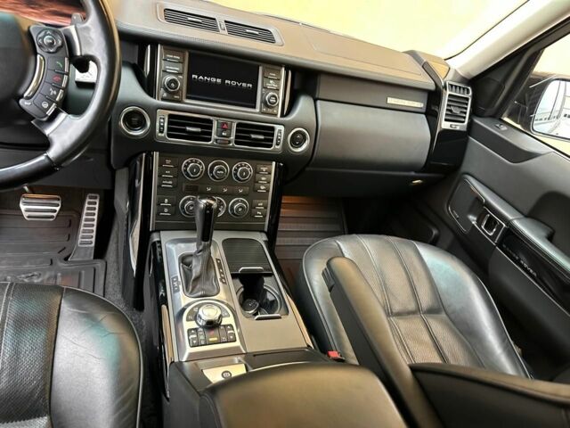 Черный Ленд Ровер Рендж Ровер, объемом двигателя 5 л и пробегом 229 тыс. км за 15000 $, фото 6 на Automoto.ua