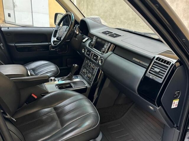 Черный Ленд Ровер Рендж Ровер, объемом двигателя 5 л и пробегом 229 тыс. км за 15000 $, фото 5 на Automoto.ua