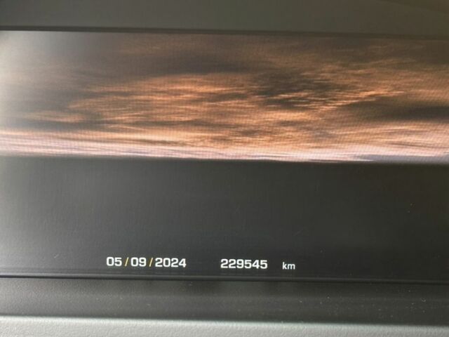 Черный Ленд Ровер Рендж Ровер, объемом двигателя 5 л и пробегом 229 тыс. км за 15000 $, фото 4 на Automoto.ua