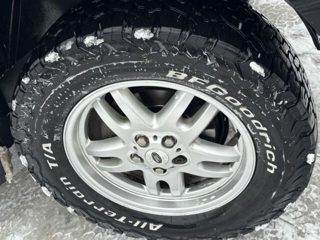 Черный Ленд Ровер Рендж Ровер, объемом двигателя 4.6 л и пробегом 400 тыс. км за 4400 $, фото 6 на Automoto.ua