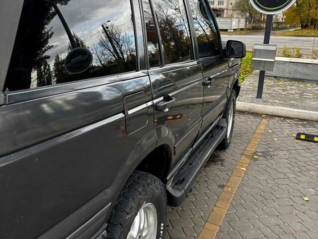 Черный Ленд Ровер Рендж Ровер, объемом двигателя 4.6 л и пробегом 250 тыс. км за 6000 $, фото 4 на Automoto.ua