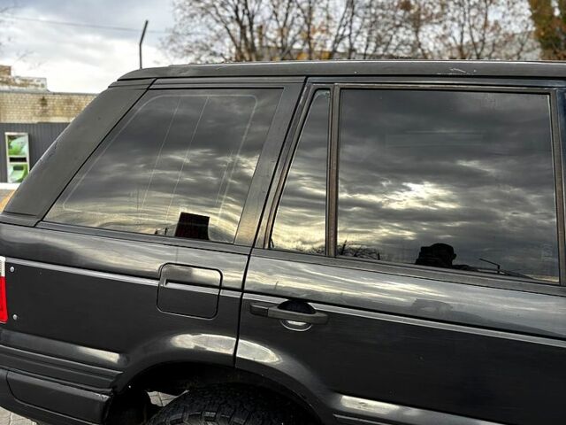 Черный Ленд Ровер Рендж Ровер, объемом двигателя 4.6 л и пробегом 250 тыс. км за 6000 $, фото 11 на Automoto.ua