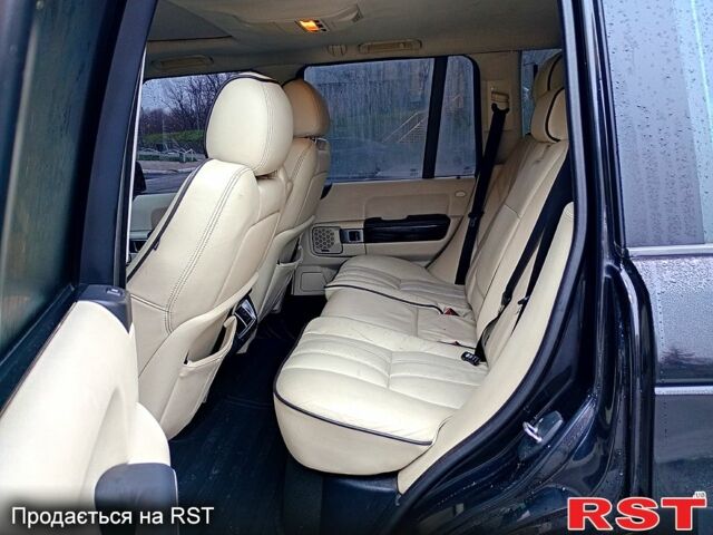 Чорний Ленд Ровер Рендж Ровер, об'ємом двигуна 4.4 л та пробігом 240 тис. км за 10000 $, фото 12 на Automoto.ua