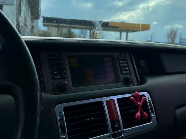 Черный Ленд Ровер Рендж Ровер, объемом двигателя 4.4 л и пробегом 300 тыс. км за 7500 $, фото 12 на Automoto.ua