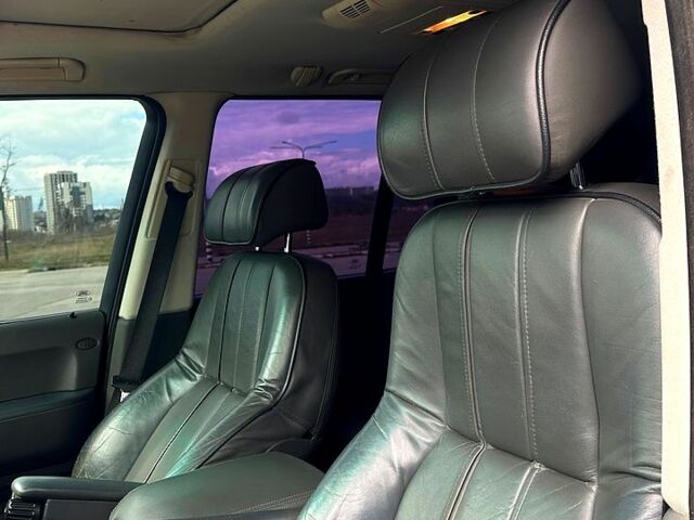 Черный Ленд Ровер Рендж Ровер, объемом двигателя 4.4 л и пробегом 300 тыс. км за 7500 $, фото 11 на Automoto.ua