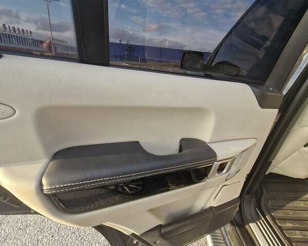 Черный Ленд Ровер Рендж Ровер, объемом двигателя 4.4 л и пробегом 377 тыс. км за 8200 $, фото 10 на Automoto.ua