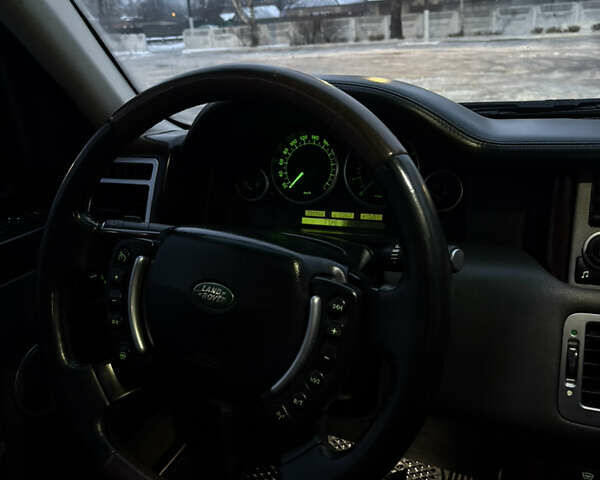 Чорний Ленд Ровер Рендж Ровер, об'ємом двигуна 4.4 л та пробігом 381 тис. км за 8000 $, фото 16 на Automoto.ua