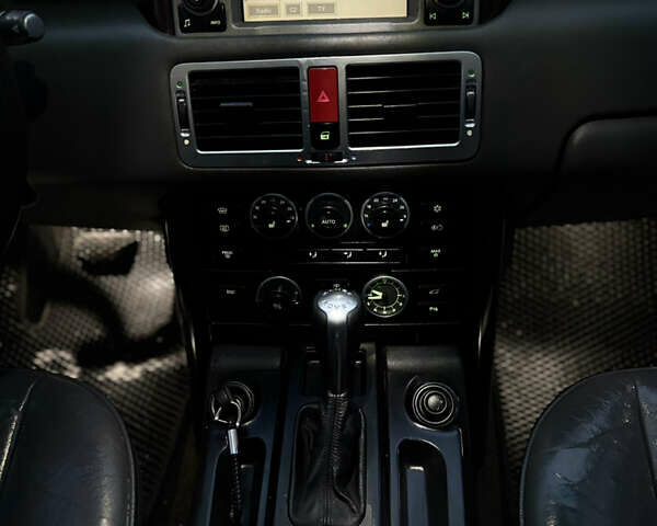 Чорний Ленд Ровер Рендж Ровер, об'ємом двигуна 4.4 л та пробігом 381 тис. км за 8000 $, фото 15 на Automoto.ua