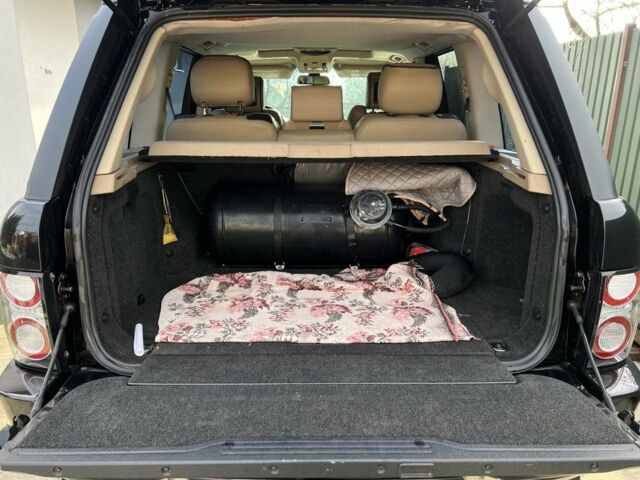 Черный Ленд Ровер Рендж Ровер, объемом двигателя 4.2 л и пробегом 270 тыс. км за 13000 $, фото 7 на Automoto.ua