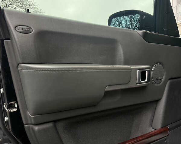 Черный Ленд Ровер Рендж Ровер, объемом двигателя 4.4 л и пробегом 166 тыс. км за 10900 $, фото 50 на Automoto.ua