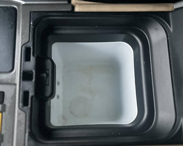 Черный Ленд Ровер Рендж Ровер, объемом двигателя 2.72 л и пробегом 278 тыс. км за 8900 $, фото 11 на Automoto.ua