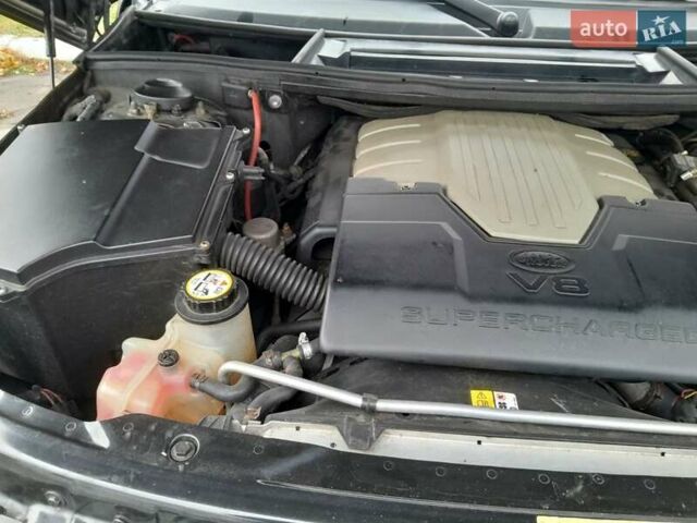 Черный Ленд Ровер Рендж Ровер, объемом двигателя 4.2 л и пробегом 325 тыс. км за 8200 $, фото 7 на Automoto.ua