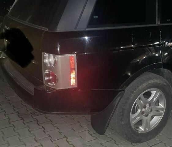 Черный Ленд Ровер Рендж Ровер, объемом двигателя 3 л и пробегом 200 тыс. км за 4500 $, фото 6 на Automoto.ua