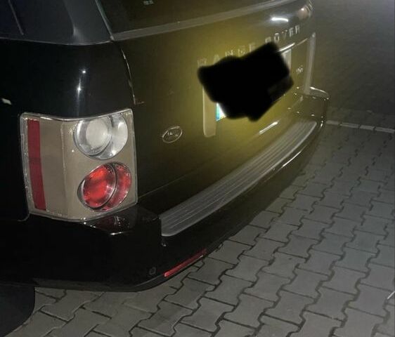 Черный Ленд Ровер Рендж Ровер, объемом двигателя 3 л и пробегом 200 тыс. км за 4500 $, фото 5 на Automoto.ua