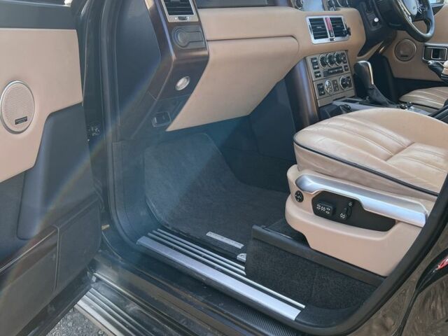 Чорний Ленд Ровер Рендж Ровер, об'ємом двигуна 3 л та пробігом 290 тис. км за 4000 $, фото 4 на Automoto.ua