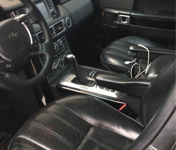 Черный Ленд Ровер Рендж Ровер, объемом двигателя 4.2 л и пробегом 306 тыс. км за 13500 $, фото 4 на Automoto.ua