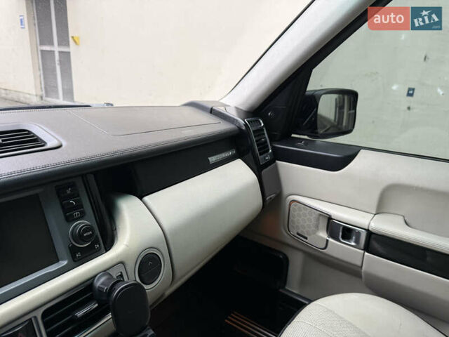 Чорний Ленд Ровер Рендж Ровер, об'ємом двигуна 4.2 л та пробігом 266 тис. км за 8350 $, фото 47 на Automoto.ua