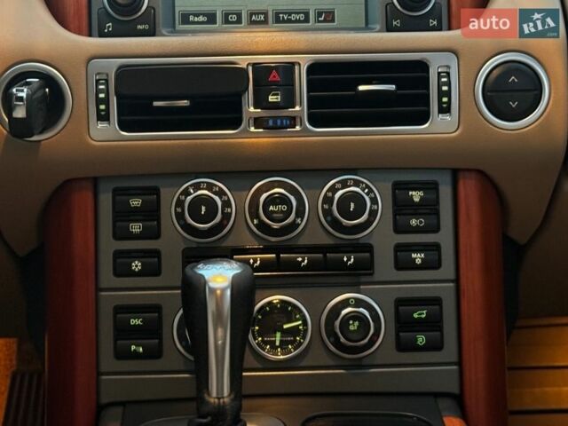 Чорний Ленд Ровер Рендж Ровер, об'ємом двигуна 4.39 л та пробігом 220 тис. км за 12300 $, фото 19 на Automoto.ua