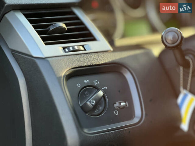 Чорний Ленд Ровер Рендж Ровер, об'ємом двигуна 3.6 л та пробігом 224 тис. км за 17999 $, фото 12 на Automoto.ua