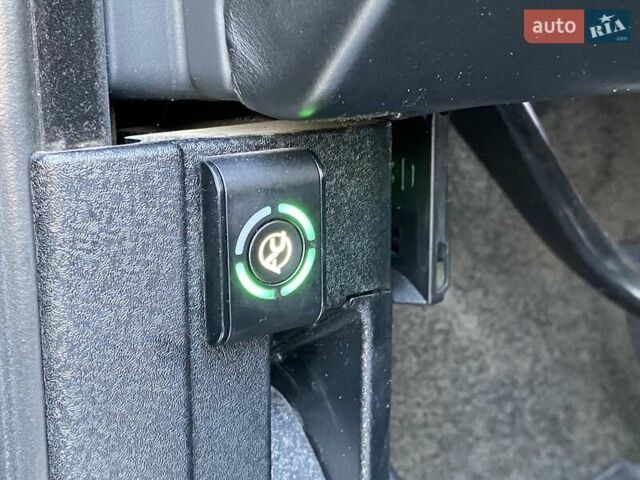 Чорний Ленд Ровер Рендж Ровер, об'ємом двигуна 4.2 л та пробігом 238 тис. км за 11000 $, фото 17 на Automoto.ua