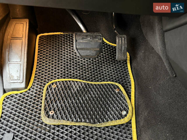 Чорний Ленд Ровер Рендж Ровер, об'ємом двигуна 4.2 л та пробігом 210 тис. км за 9900 $, фото 20 на Automoto.ua