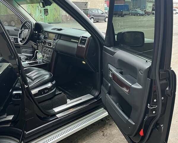 Черный Ленд Ровер Рендж Ровер, объемом двигателя 4.2 л и пробегом 235 тыс. км за 12000 $, фото 9 на Automoto.ua