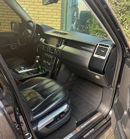 Черный Ленд Ровер Рендж Ровер, объемом двигателя 4.2 л и пробегом 230 тыс. км за 12000 $, фото 8 на Automoto.ua