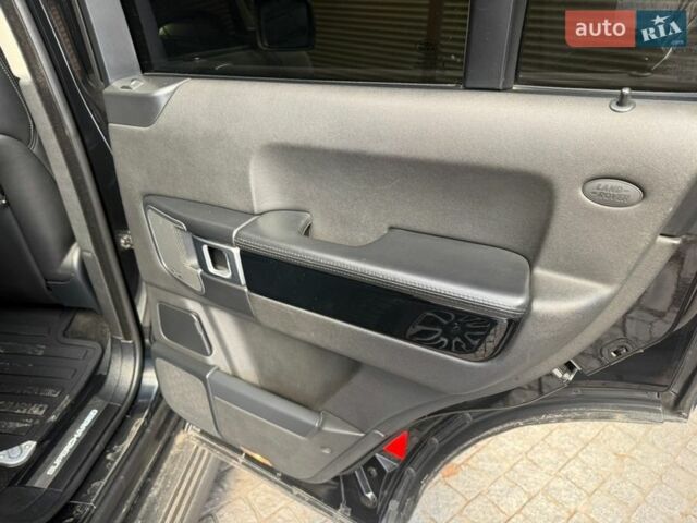 Черный Ленд Ровер Рендж Ровер, объемом двигателя 4.2 л и пробегом 230 тыс. км за 12000 $, фото 6 на Automoto.ua