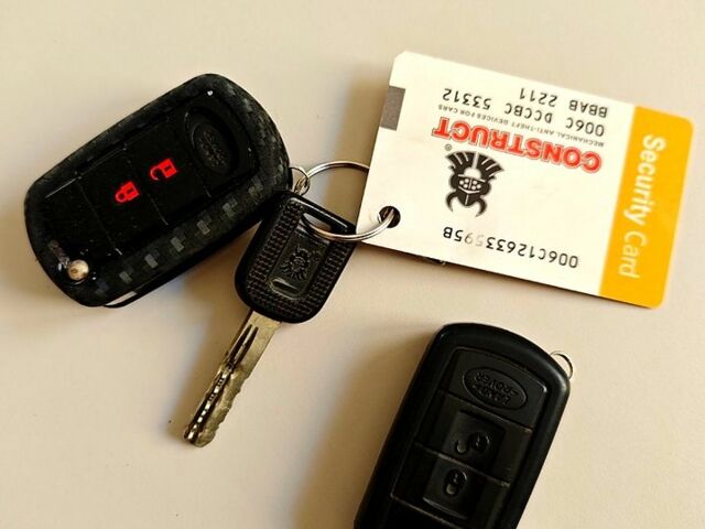 Чорний Ленд Ровер Рендж Ровер, об'ємом двигуна 3.6 л та пробігом 255 тис. км за 13600 $, фото 4 на Automoto.ua