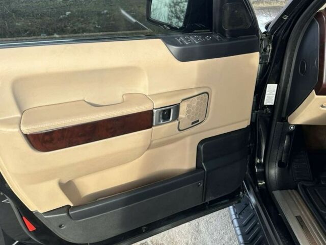 Черный Ленд Ровер Рендж Ровер, объемом двигателя 4.2 л и пробегом 260 тыс. км за 12500 $, фото 3 на Automoto.ua