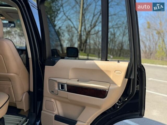 Чорний Ленд Ровер Рендж Ровер, об'ємом двигуна 3.63 л та пробігом 251 тис. км за 13500 $, фото 28 на Automoto.ua