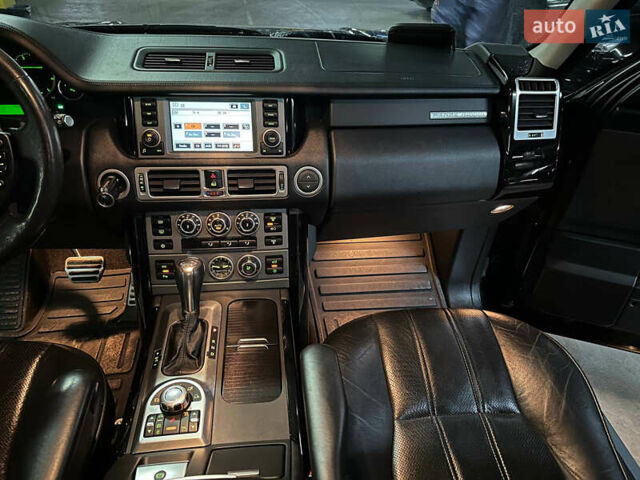 Чорний Ленд Ровер Рендж Ровер, об'ємом двигуна 4.2 л та пробігом 150 тис. км за 13700 $, фото 48 на Automoto.ua