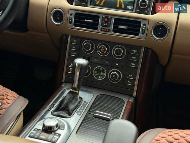 Черный Ленд Ровер Рендж Ровер, объемом двигателя 5 л и пробегом 189 тыс. км за 13300 $, фото 9 на Automoto.ua