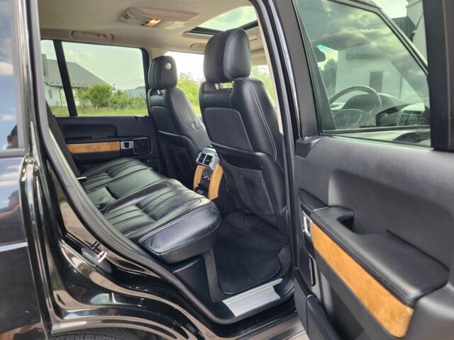 Чорний Ленд Ровер Рендж Ровер, об'ємом двигуна 0 л та пробігом 179 тис. км за 5786 $, фото 21 на Automoto.ua