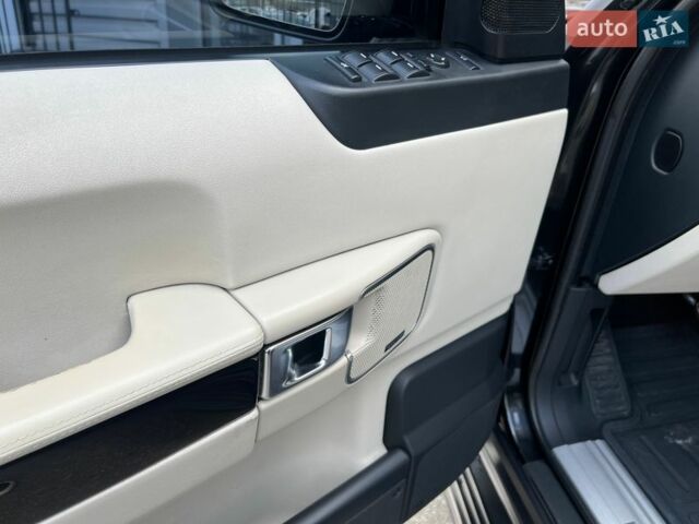 Чорний Ленд Ровер Рендж Ровер, об'ємом двигуна 5 л та пробігом 217 тис. км за 13900 $, фото 19 на Automoto.ua