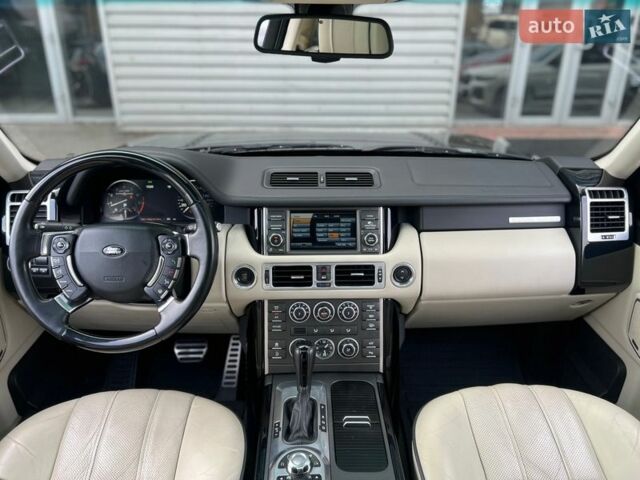 Чорний Ленд Ровер Рендж Ровер, об'ємом двигуна 5 л та пробігом 217 тис. км за 13900 $, фото 12 на Automoto.ua