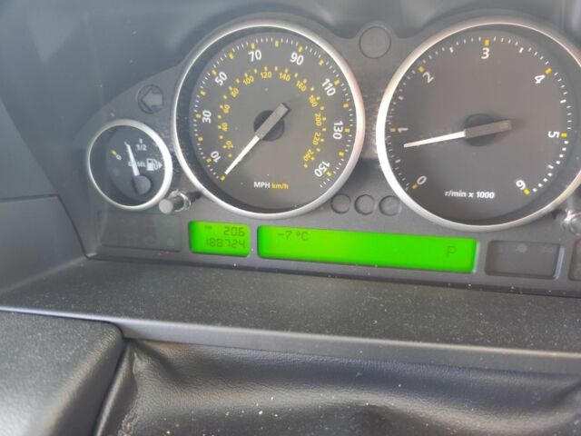 Чорний Ленд Ровер Рендж Ровер, об'ємом двигуна 3 л та пробігом 180 тис. км за 7500 $, фото 4 на Automoto.ua