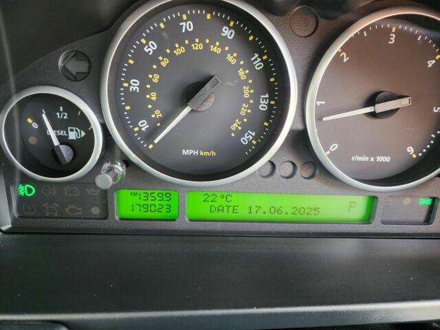 Чорний Ленд Ровер Рендж Ровер, об'ємом двигуна 0 л та пробігом 179 тис. км за 5786 $, фото 15 на Automoto.ua