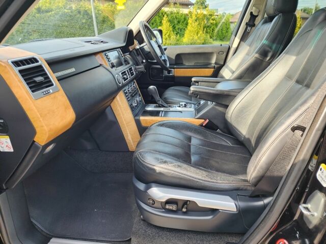 Чорний Ленд Ровер Рендж Ровер, об'ємом двигуна 0 л та пробігом 179 тис. км за 5786 $, фото 18 на Automoto.ua