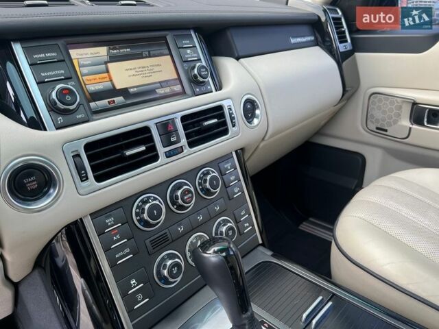 Чорний Ленд Ровер Рендж Ровер, об'ємом двигуна 5 л та пробігом 217 тис. км за 13900 $, фото 18 на Automoto.ua