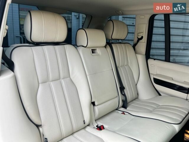 Чорний Ленд Ровер Рендж Ровер, об'ємом двигуна 5 л та пробігом 217 тис. км за 13900 $, фото 26 на Automoto.ua