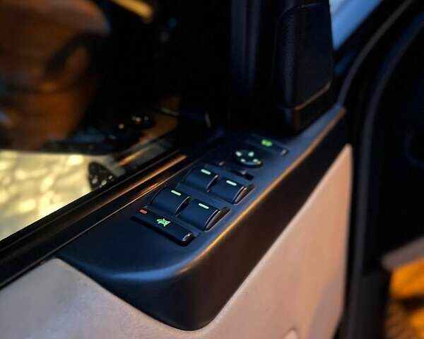 Чорний Ленд Ровер Рендж Ровер, об'ємом двигуна 5 л та пробігом 315 тис. км за 15000 $, фото 11 на Automoto.ua