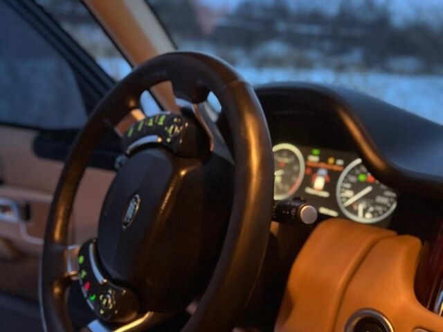 Чорний Ленд Ровер Рендж Ровер, об'ємом двигуна 5 л та пробігом 315 тис. км за 15000 $, фото 11 на Automoto.ua