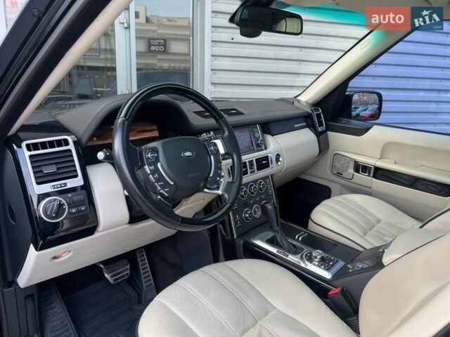 Чорний Ленд Ровер Рендж Ровер, об'ємом двигуна 5 л та пробігом 217 тис. км за 13900 $, фото 16 на Automoto.ua