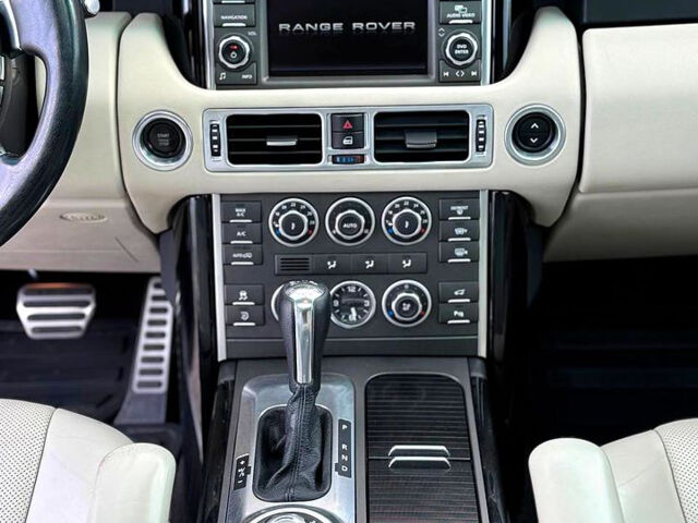 Чорний Ленд Ровер Рендж Ровер, об'ємом двигуна 5 л та пробігом 186 тис. км за 12500 $, фото 11 на Automoto.ua